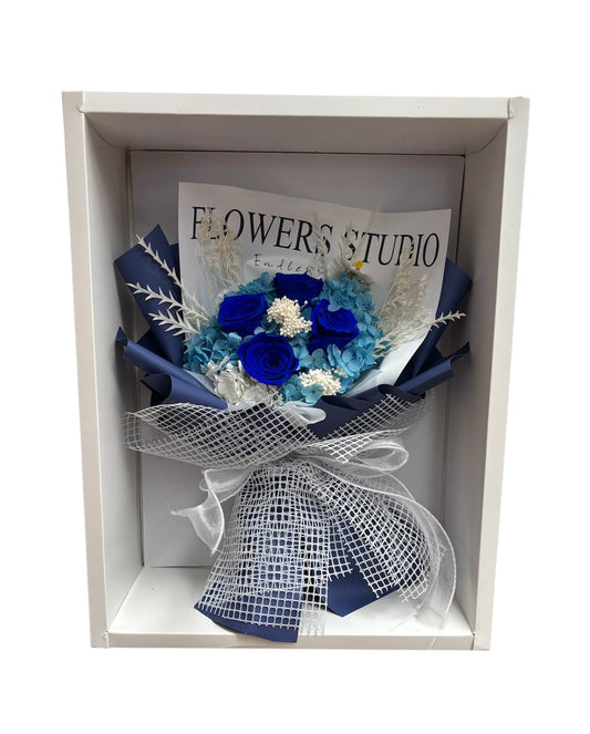 Preserved blue roses bouquet